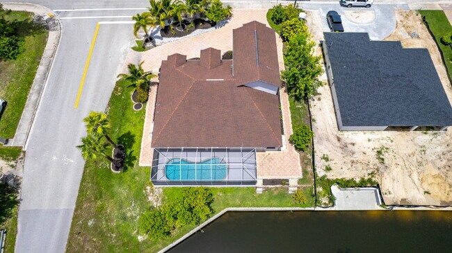 Building Photo - 2211 Surfside Blvd
