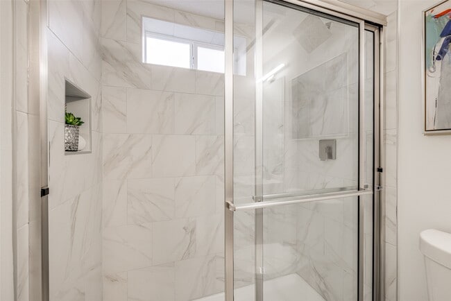 Building Photo - 605 Bomar St