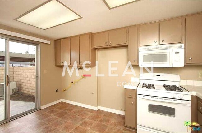 Building Photo - Spacious 4-Bedroom Condo in Indian Canyon Gardens – Palm Springs Living at Its Best!