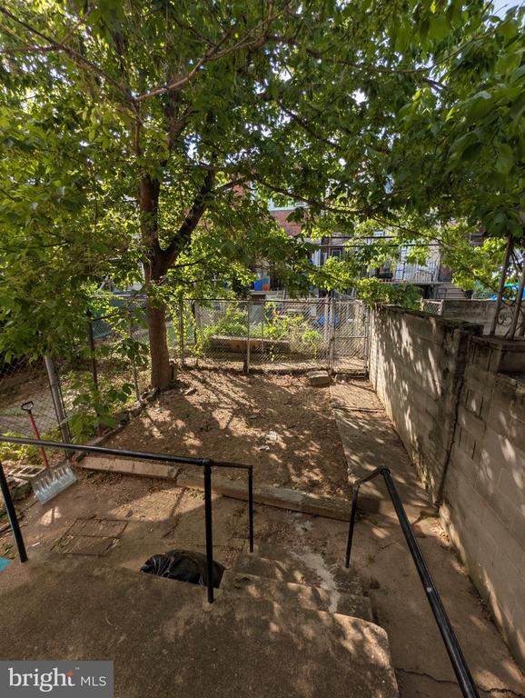 Building Photo - 5933 Trinity St