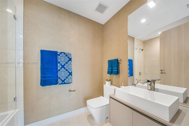 Building Photo - 1000 Brickell Plaza