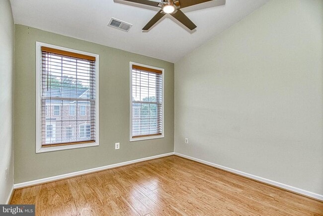 Building Photo - 208 Croft Square