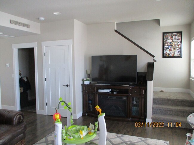 Building Photo - Spacious, Pet Friendly 3-Bedroom Townhome in Berthoud!