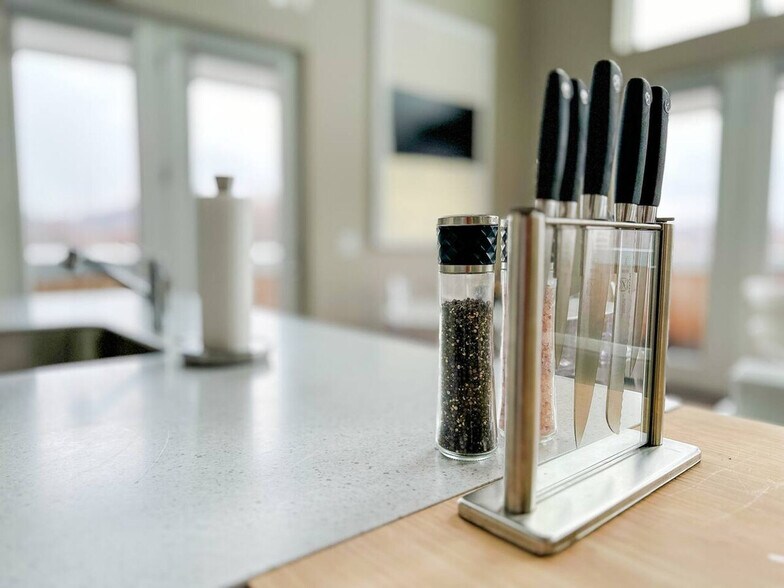 Building Photo - 630 S Goodman St