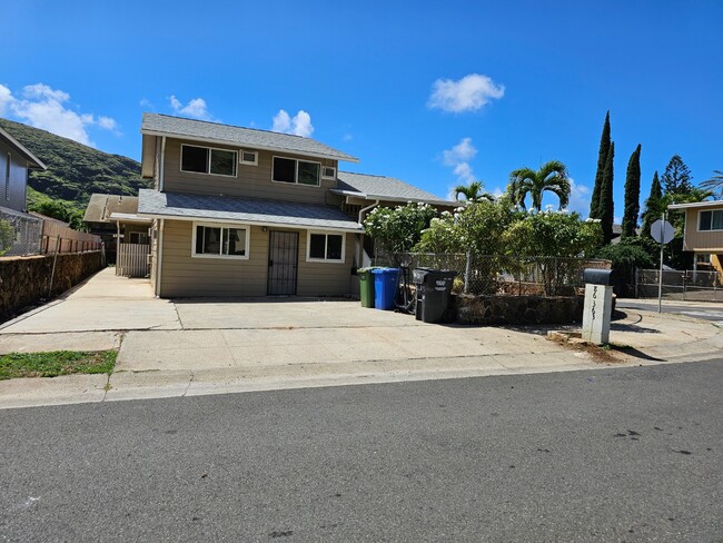 Building Photo - Spacious 8-Bedroom Family Home with Permit...