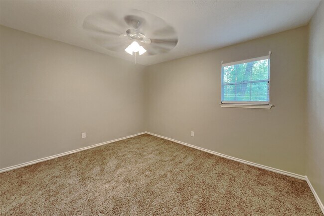 Building Photo - 12311 Oak Park Dr