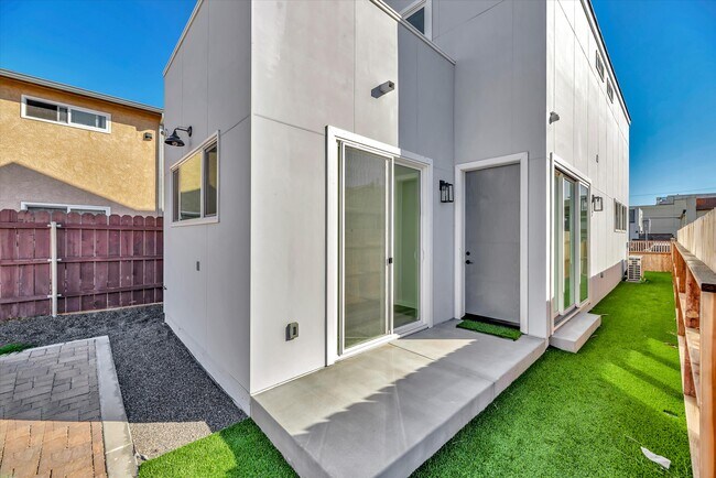 Building Photo - 4048 Cherokee Ave