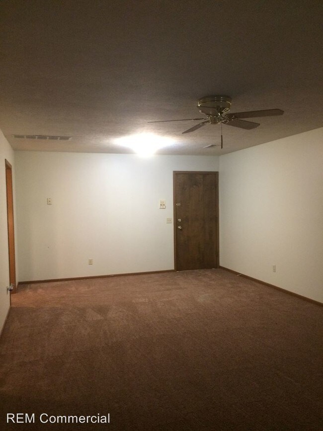 Building Photo - 408 W Maple St