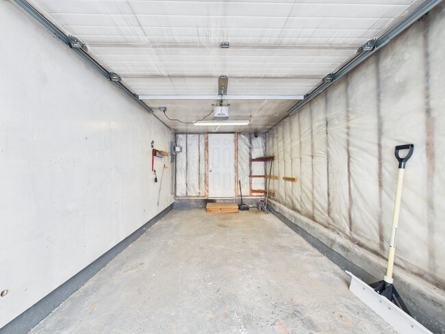 Building Photo - 820 Smythe St