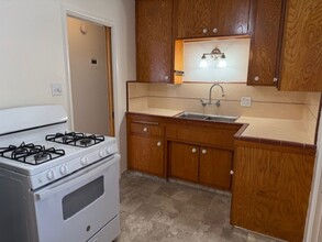 Building Photo - Thompson