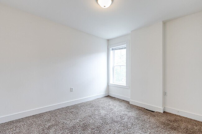 Building Photo - 1802 Parkwood Ave