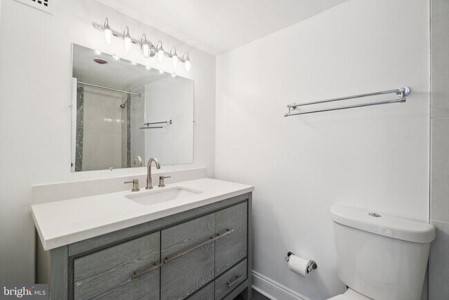 Building Photo - 2059 Huntington Ave