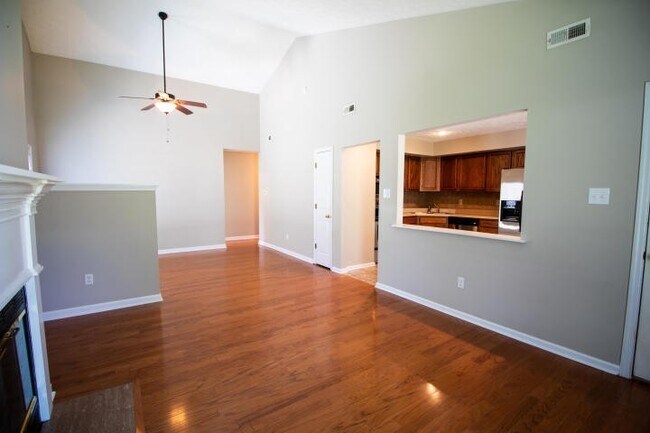 Building Photo - Knoxville 37922 - 3 bedroom, 2 bath with fenced-in yard - Call Susan Niedergeses (865) 300-4722