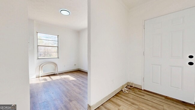 Building Photo - 526 Ware St