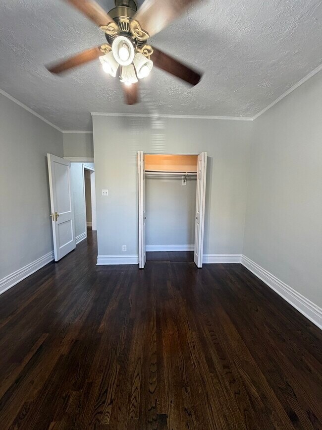 Building Photo - 635 W Roscoe St