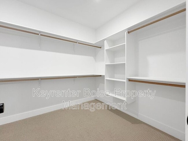 Building Photo - 450 E Presidio Ln