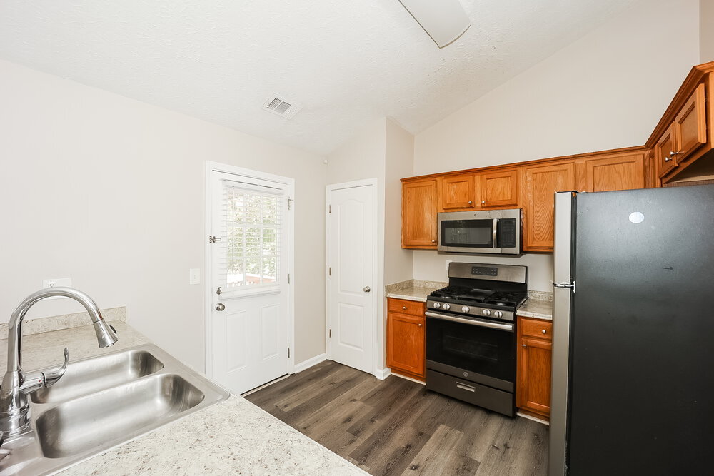 Building Photo - 587 Rosewood Cir