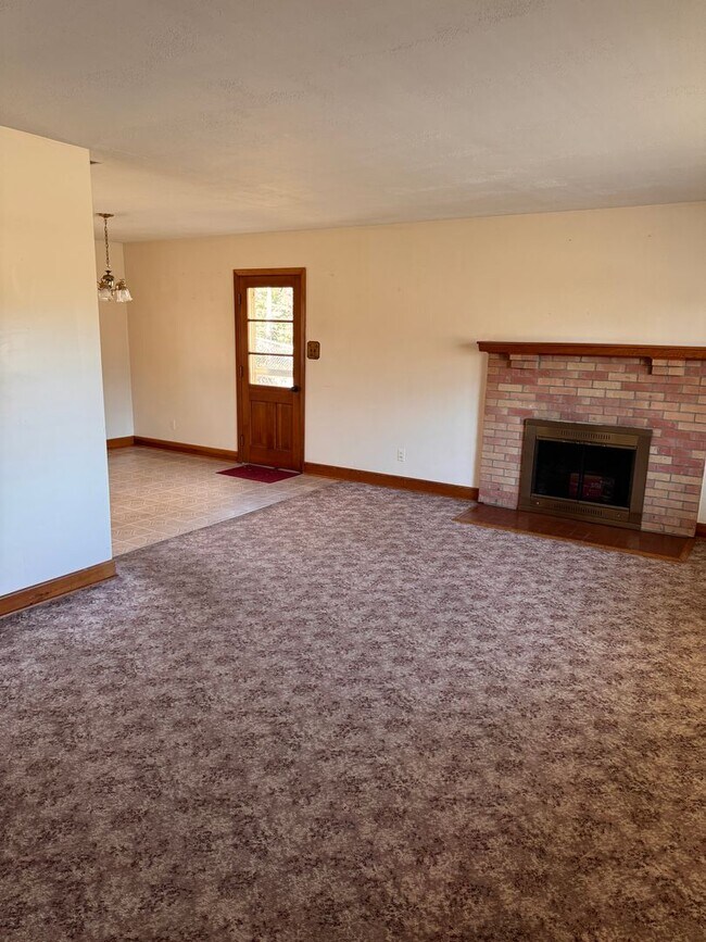 Building Photo - 4 Bedroom || 2.5 Bathroom Home in Boonsboro