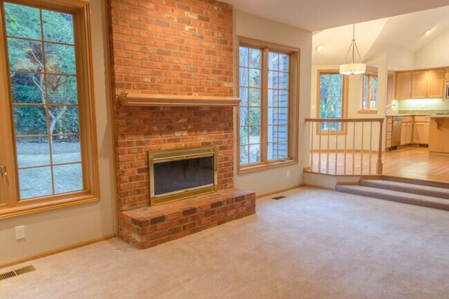 Building Photo - 5Bd/2.75Ba Mercer Island House