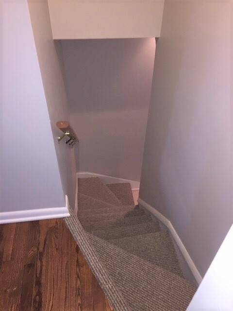 Stairs to bedrooms - laundry - bath - 5717 Howe St