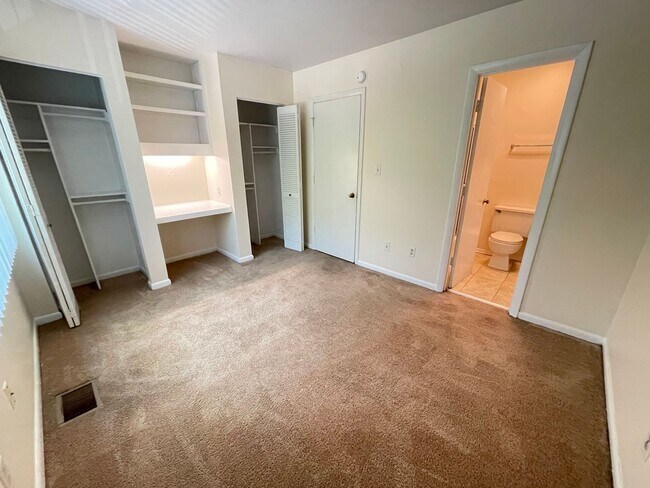 Building Photo - Walk to Campus from Chancellor Square!  Up...