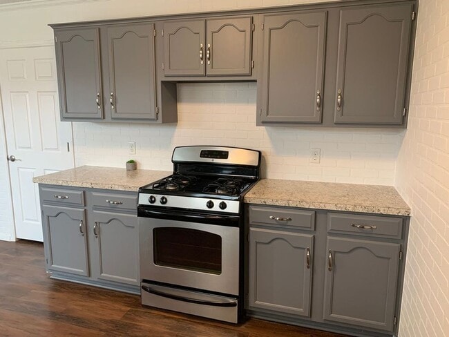 Building Photo - This super cute home features a beautiful ...