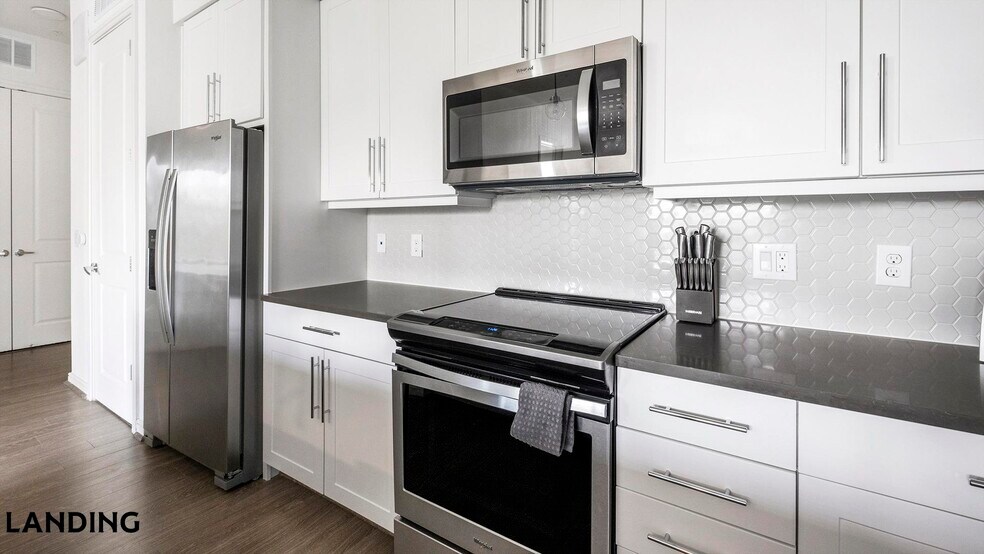 Building Photo - 720 W 26th St