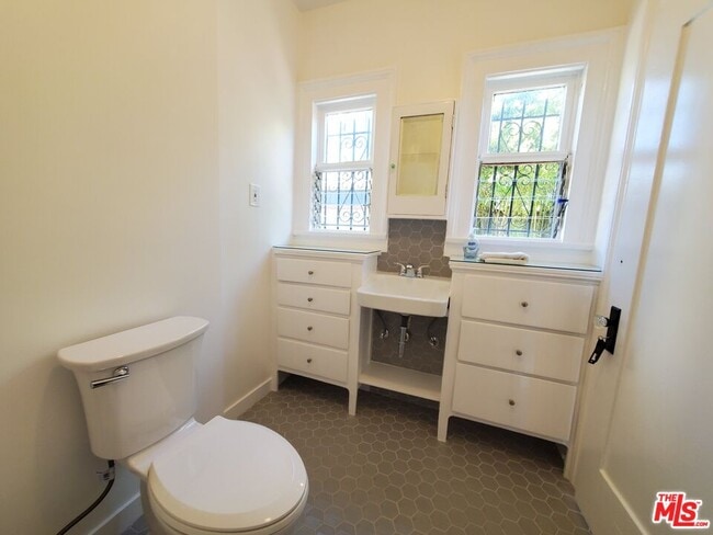 Building Photo - 2666 Cimarron St