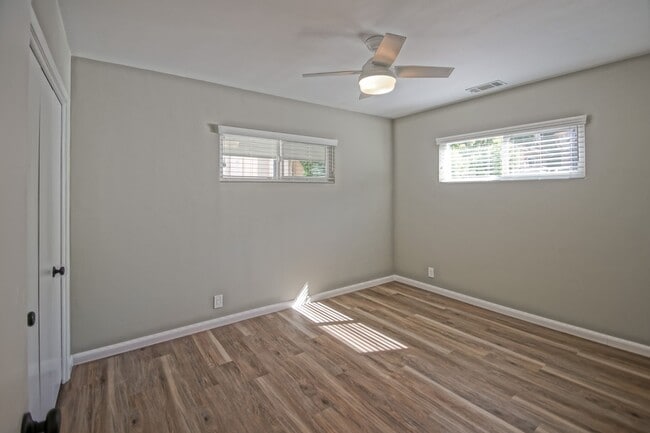 Building Photo - NEWLY REMODELED, SPLIT-LEVEL 3BR2BA DUPLEX...