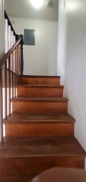 Building Photo - 18 Main St