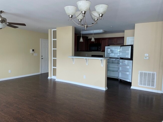 Building Photo - 2 BED, 2 BATH CONDO LOCATED IN GREENSBORO!