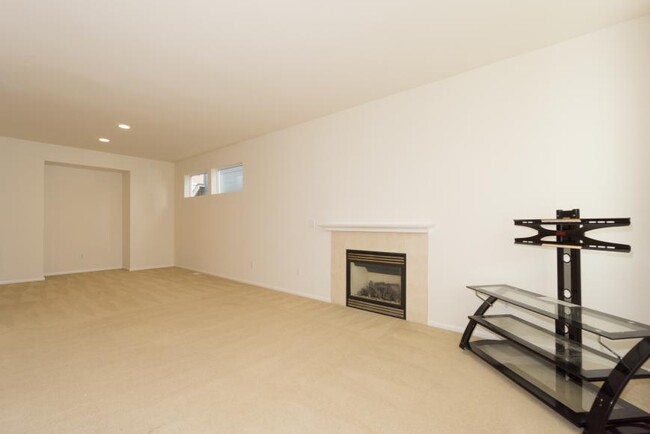 Building Photo - 3 bedroom in Renton WA 98058