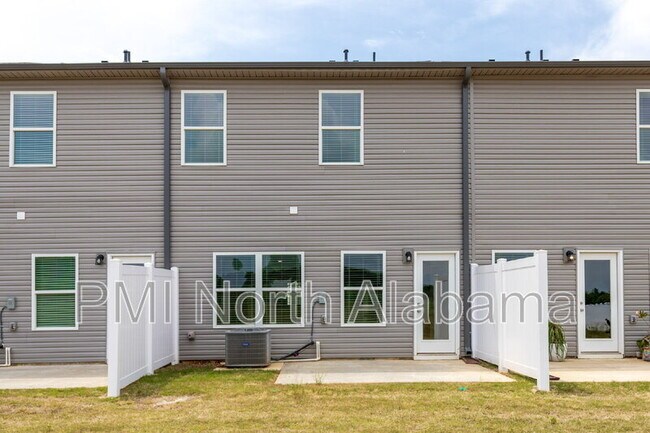 Building Photo - 7574 Discovery Pt Dr NW