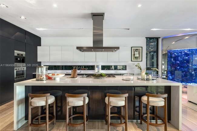 Building Photo - 528 Lakeview Ct