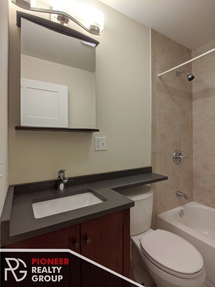 Building Photo - 557 W Arlington Pl