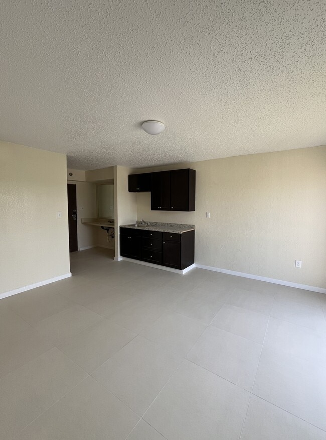 Building Photo - 2705-2715 Cherry Rd