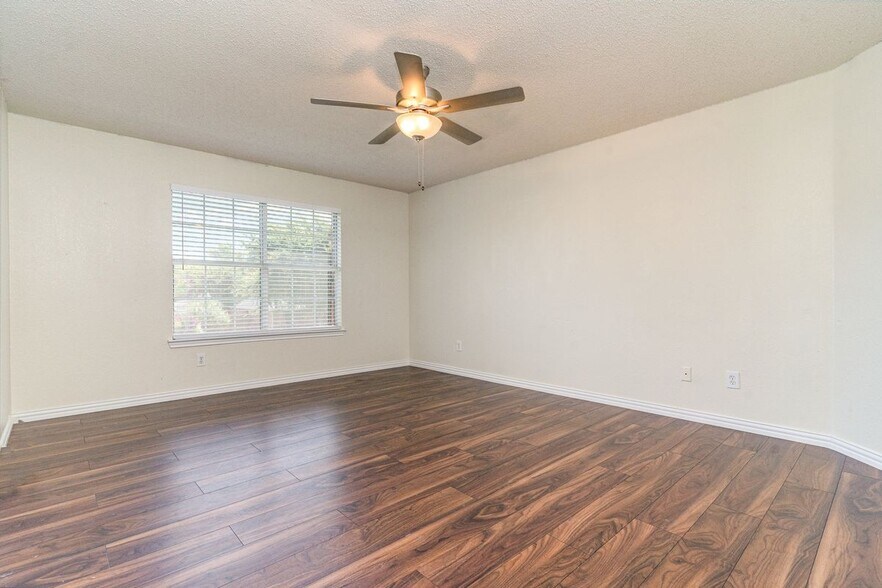 Building Photo - 1810 Cedar Ridge Dr