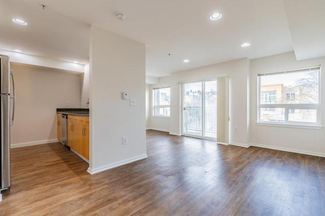 Building Photo - 0 bedroom in Seattle WA 98119