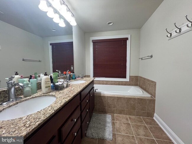 Building Photo - 14878 Potomac Branch Dr