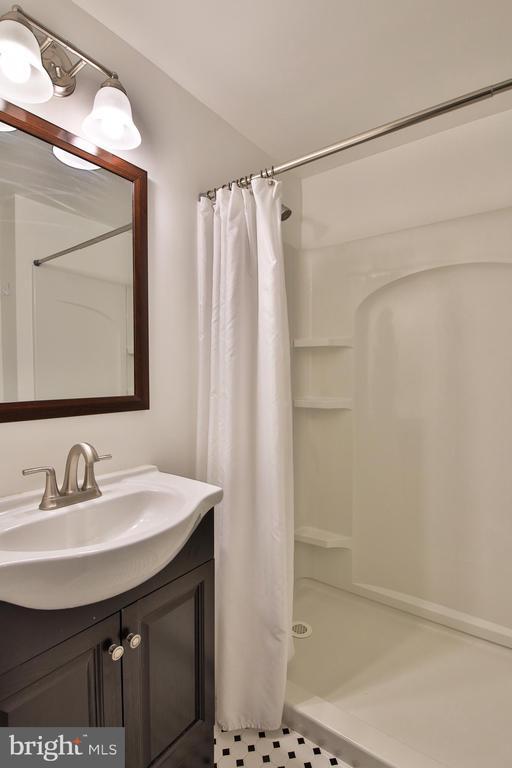 Building Photo - 8 Donagh Ct