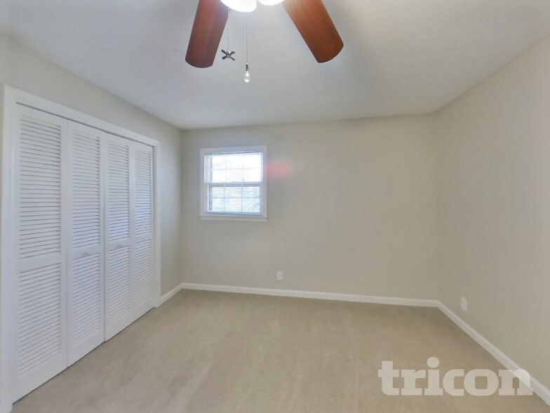 Building Photo - 430 Beaumont Dr SW