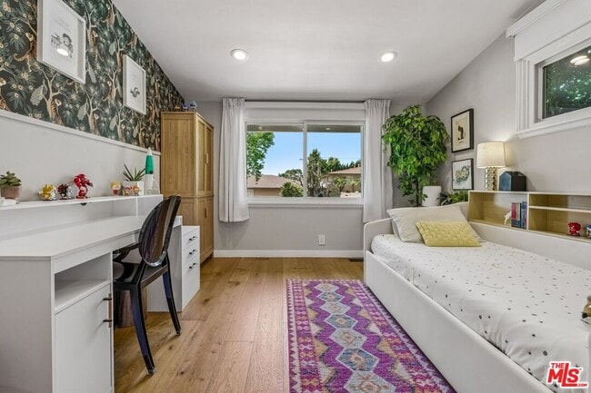 Building Photo - 5646 S Sherbourne Dr