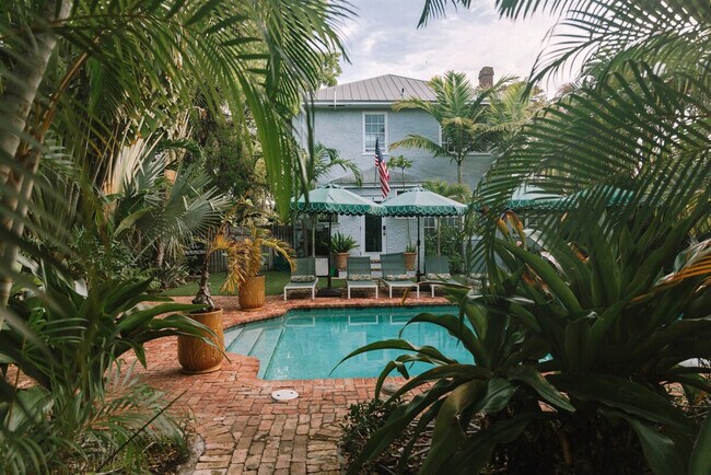 Building Photo - 446 27th St