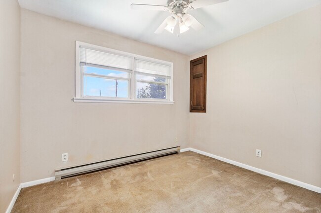 Building Photo - 18215 W Schweitzer Rd