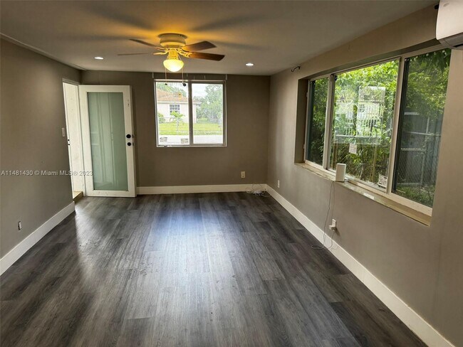 Building Photo - 4206 SW 28th St
