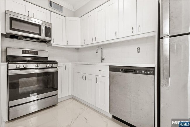 Building Photo - 250 Franklin Turnpike