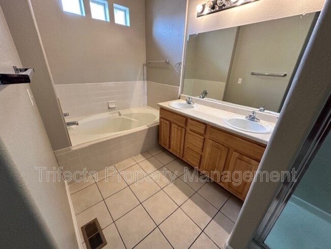 Building Photo - 2845 Willow Tree Ln