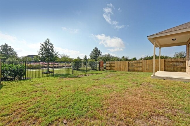 Building Photo - 524 Martha Dr