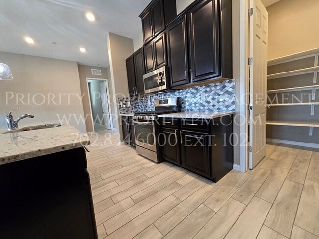 Building Photo - GORGEOUS HERITAGE AT CADENCE SINGLE STORY Townhome!  READY FOR MOVE IN!