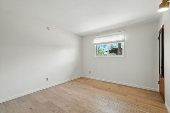Building Photo - Totally remodeled home in prime Tempe Loca...